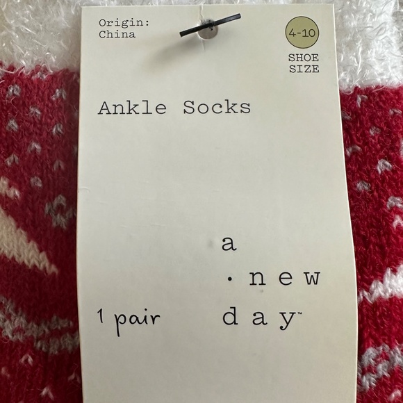 NWT a new day Women's Shoe Sz.4-10  Red/White Pattern Soft & Cozy Holiday Socks - Picture 12 of 12
